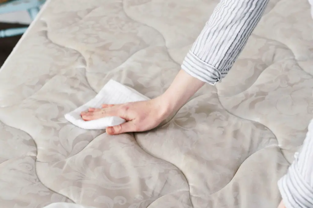 remove stains from mattress