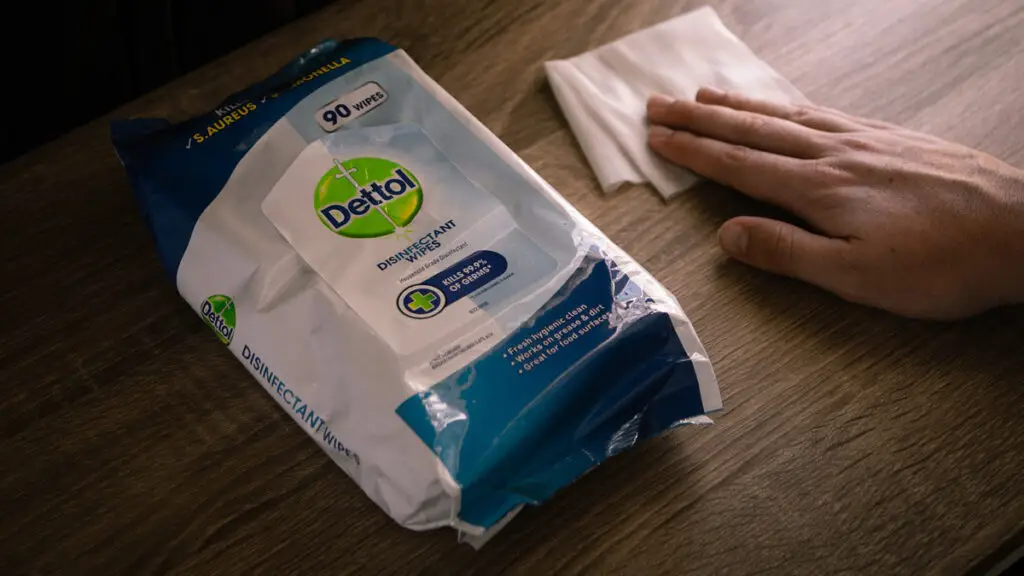 Do Disinfecting Wipes kill Mold? [THE TRUTH]